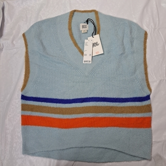 𝅺URBAN Outfitters  BDG Aden Sweater Vest - Picture 2 of 7